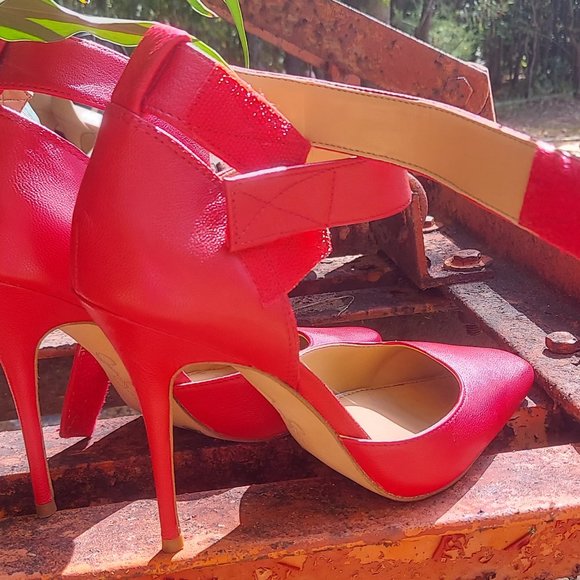 Jessica Simpson Pointed Toe Heels. Velcro Ankle Strap. Red. 7.5 - Picture 3 of 7